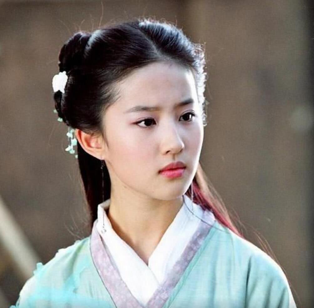 张艺兴的原名搞笑,杨紫原名绕口,但都比不上吴