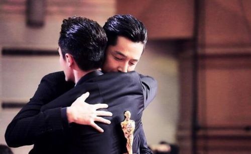 袁弘生日喜得子 胡歌微博沦陷被催婚:再不结没