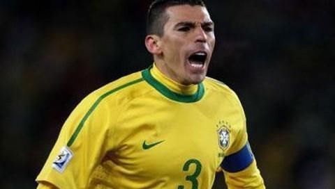 盘点足坛历史十大中后卫排行榜:前三全部来自