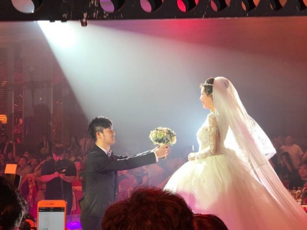 赵本山徒弟金鸿鸣婚礼现场.