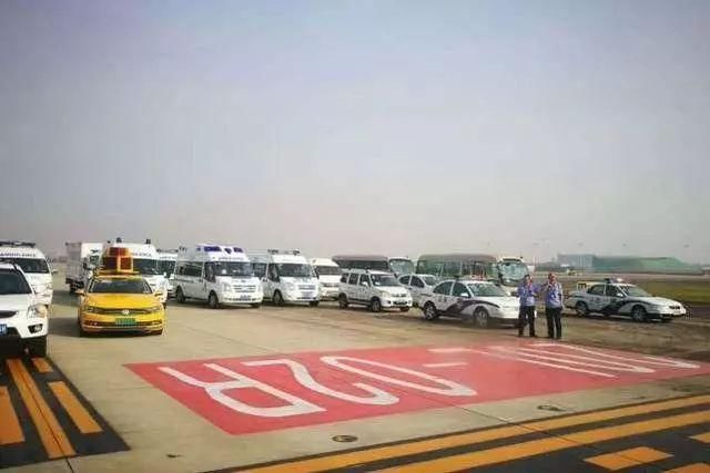 川航飞机上的惊魂20分钟 英雄机长迫降成功