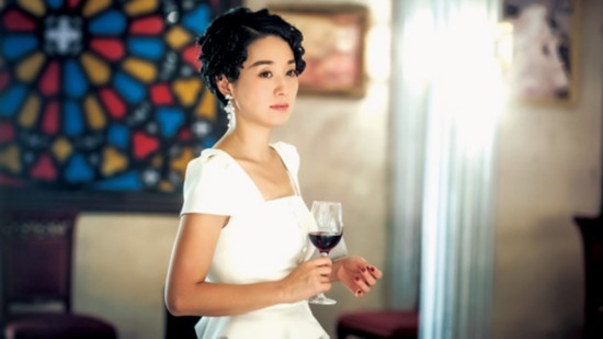 因为文章导演的严苛要求,马伊琍说,《剃刀边缘》让她感受到了前所未有