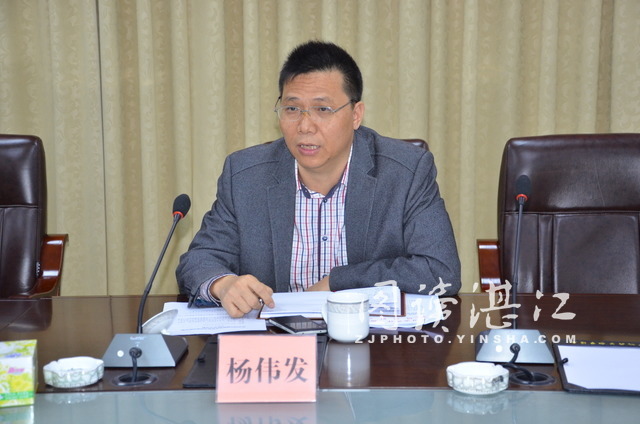 吴川市海洋渔业局局长杨伟发对渔船油价补贴工作进行部署