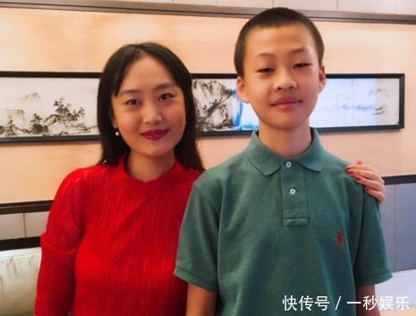 国家一级演员何静近照,19岁成名上春晚,两次离