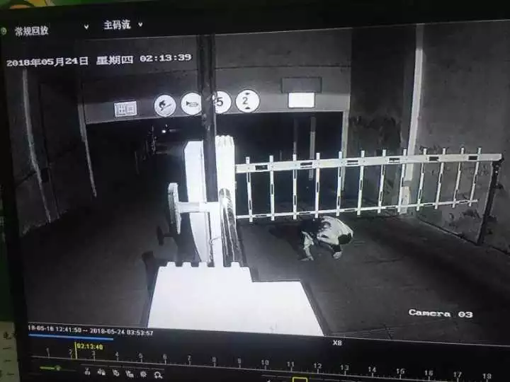 女子急诊室门口喊 女子急诊室门口喊