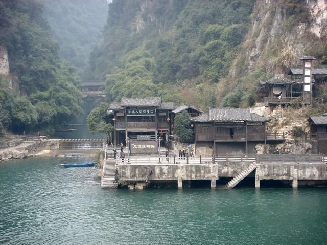 重庆到宜昌长江三峡游船游长江三峡风景壮丽河