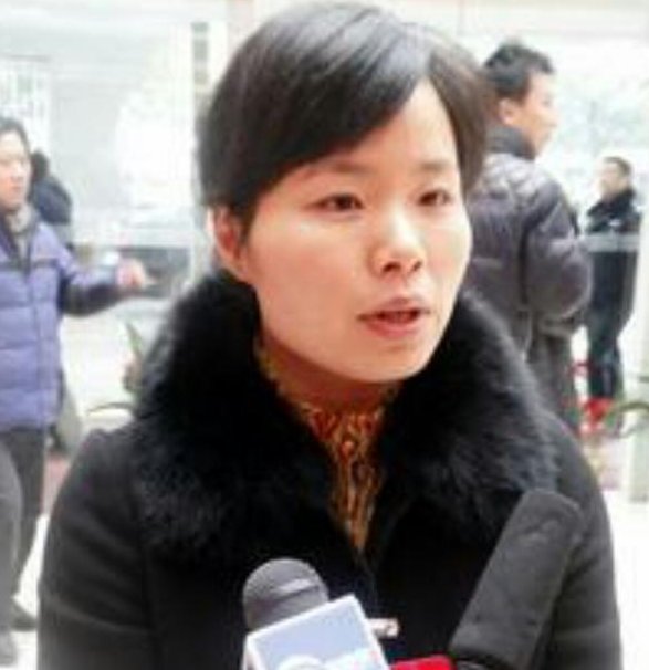 奥运冠军不顾反对嫁给大21岁教练!如今当上高