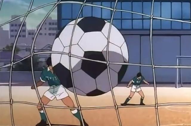 《名侦探柯南》:工藤新一为什么放弃踢足球?小