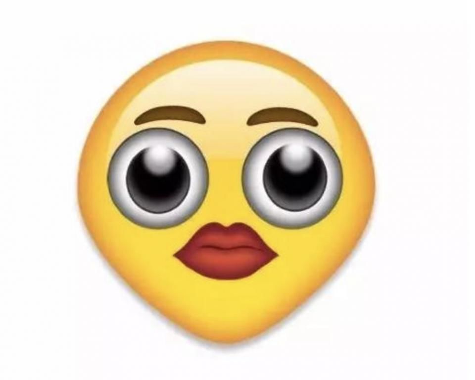 抖音卸妆秀吓尿围观老外:戳鼻子、抠下巴、徒