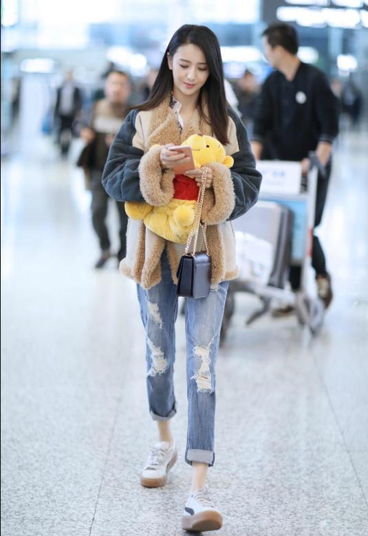 女明星的破洞牛仔裤你喜欢哪一款