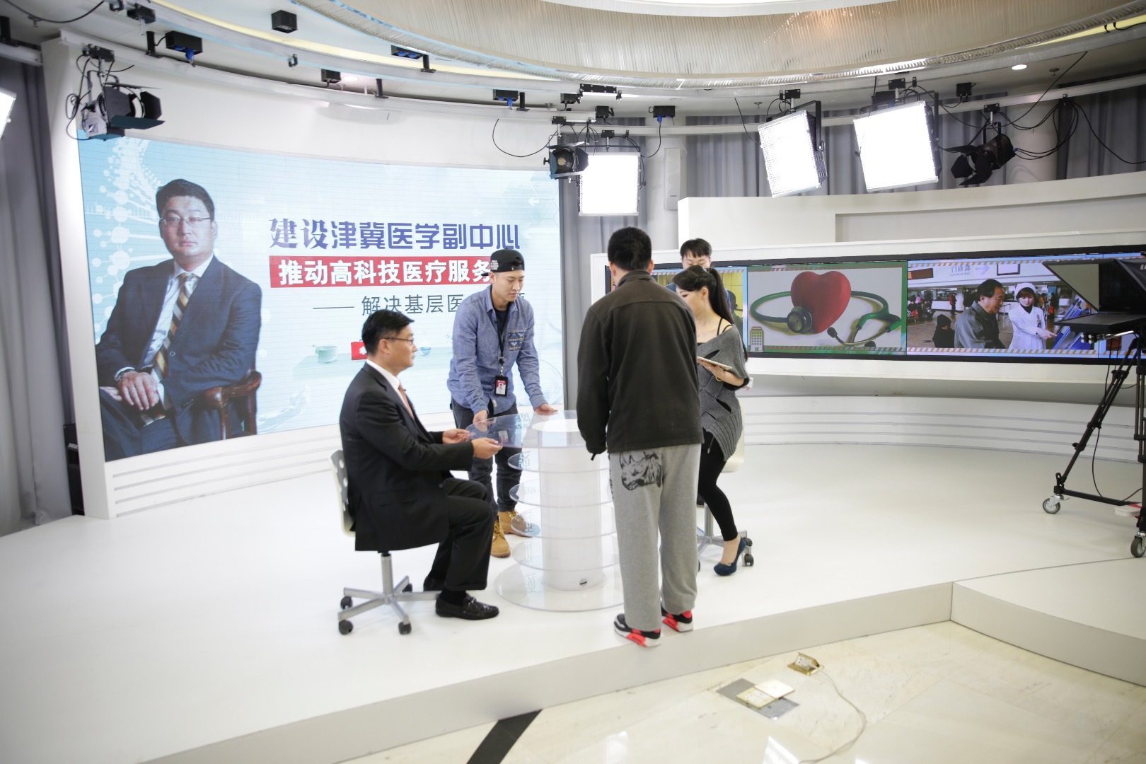 岳长海聊基层医疗拍摄现场 岳长海聊基层医疗拍摄现场