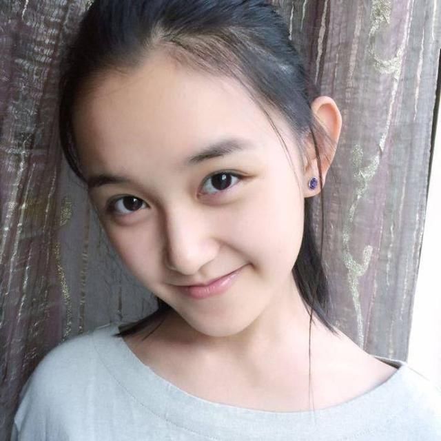 她1岁出道,承包39位女神童年,夺走吴磊初吻,背