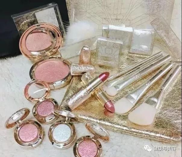 口红色号怎么选?转给直男的圣诞送礼攻略都在