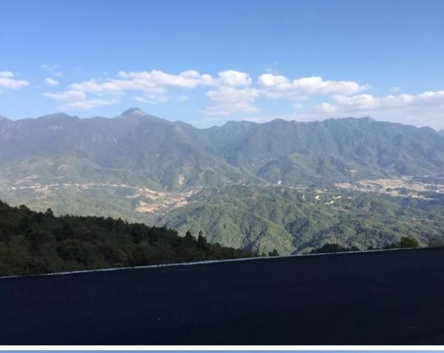 腾冲至樱花谷景区公路路面铺设全线完成