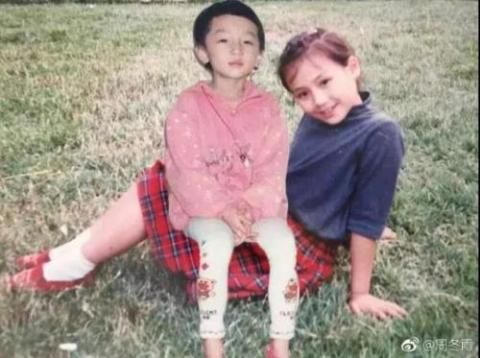 周冬雨PS搞怪图片为马思纯庆生 网友:论p图技