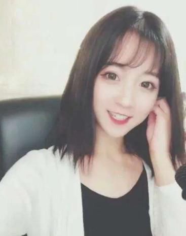 素颜的迪丽热巴对比抖音烟嗓女神莉哥,有一种