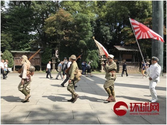 今年的8月15日，是日本德仁继任天皇后的“令和”年代第一个“8•15日本战败纪念日”。当天上午，靖国神社内有日本年轻人cosplay二战时期的日本兵。