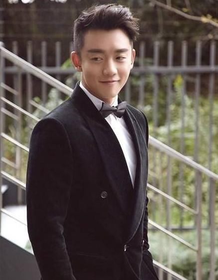 明星的副业:赵丽颖卖烤鱼,郑爽卖炸鸡,千玺做