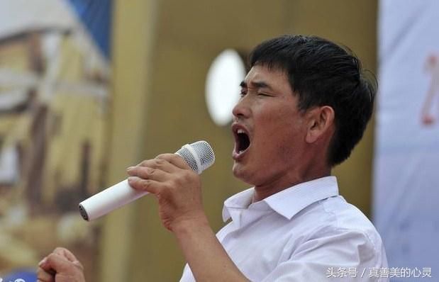 假扮农民成名,爆红年入100万,买跑车别墅,如今