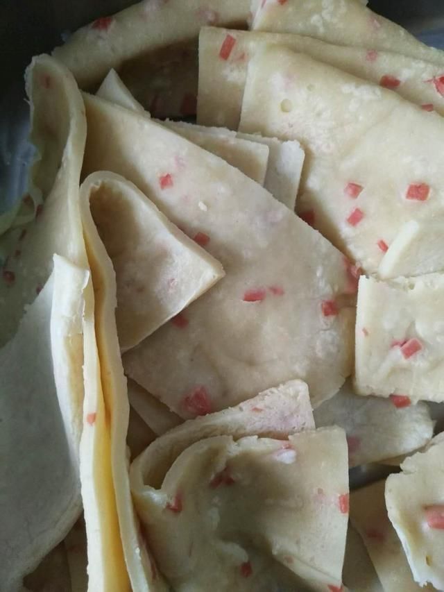 家长看到幼儿园里宝宝吃的饭菜说太素了