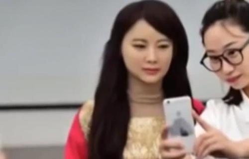 日本的美女机器人,与中国美女机器人佳佳相比