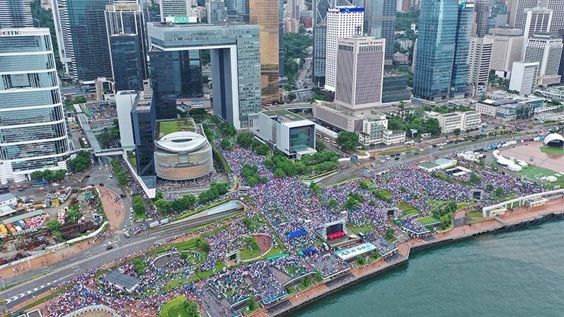 乱够了！香港各界市民参加“守护香港”集会 高呼“反暴力 救香港”