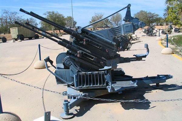 82岁老人攻克火炮射程难题,为研改良火药,经历百次失败终于成功