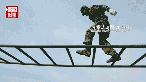 挑战体能极限  直击“安全环境”核生化侦查赛 挑战体能极限  直击“安全环境”核生化侦查赛