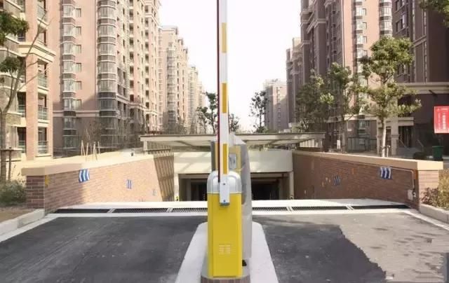 小区地下车位白买了?开发商无权售卖?临沂有