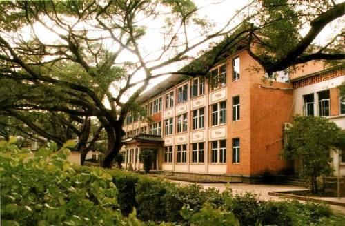 让地产企业花50万重金疯狂抢夺的老八校是什