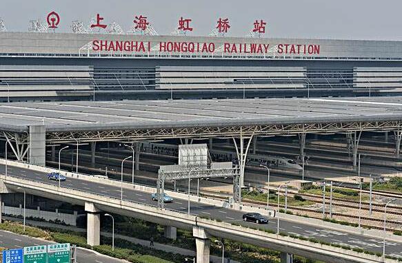 贴心!沪闵行公安虹桥枢纽发放安全手册 识别招工诈骗-北京时间