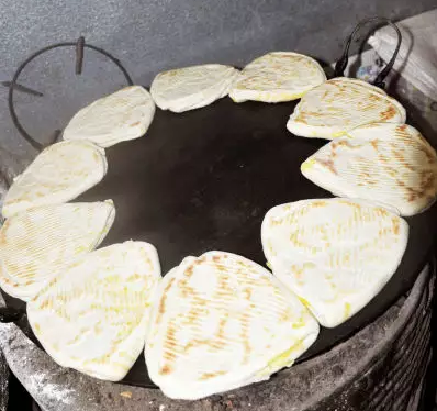 探访呼和浩特回民区特色美食--焙子