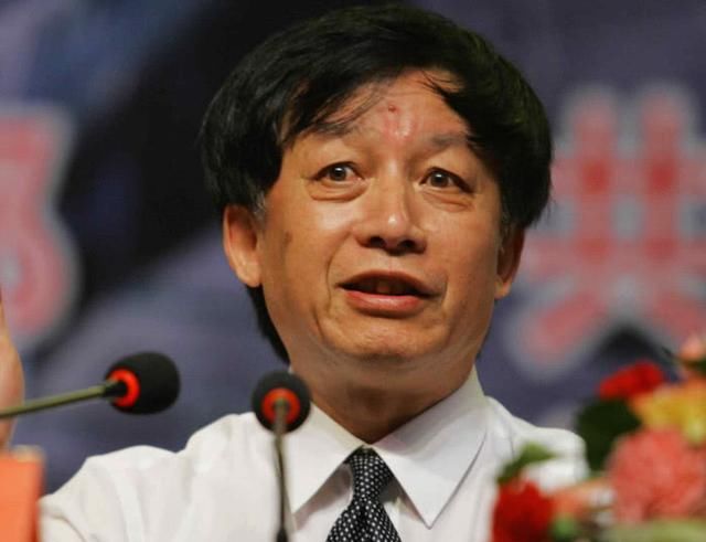 做客《开讲啦》被学生当场质疑,易中天这样回