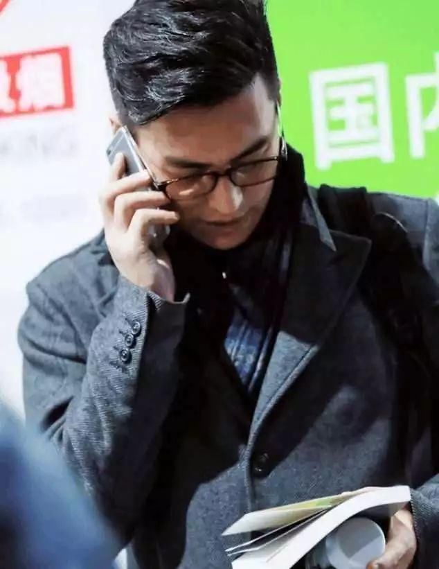 关晓彤当学霸、迪丽热巴扮吃货,都没有她装智