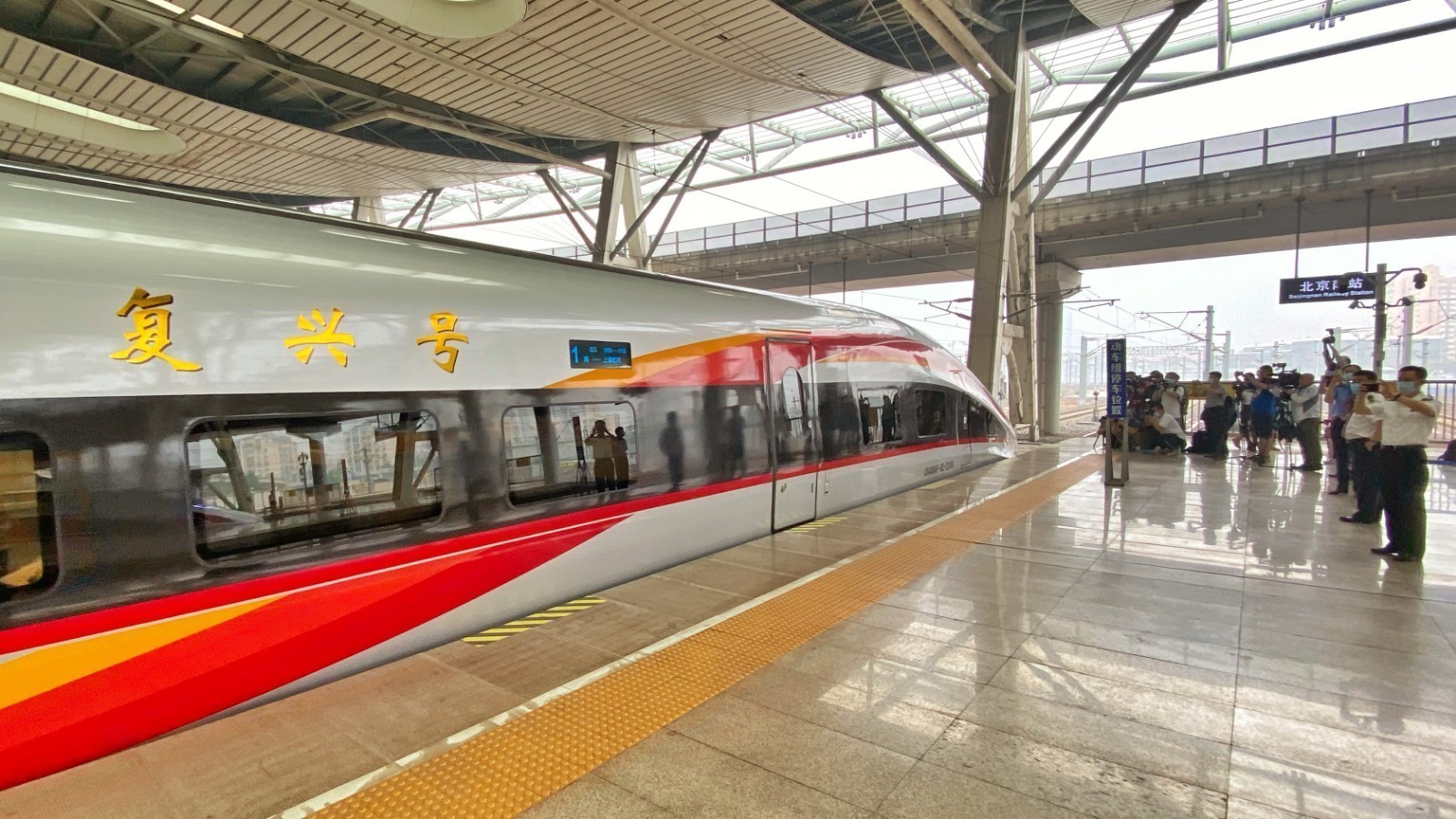 复兴号“上新”啦！记者率先体验“瑞龙智行”，外观惊艳旅客点赞！