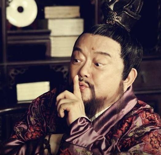 李善长被杀前掏出免死金牌,朱元璋:你再看一遍金牌上那行小字
