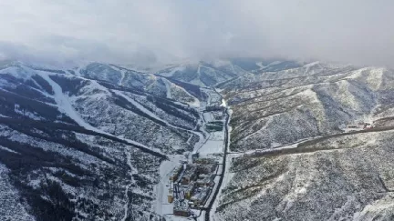 冬奥盛会引燃崇礼“冰雪经济”，冰天雪地变成金山银山