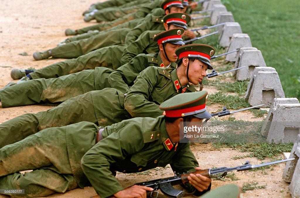 30年前解放军老照片:隔着屏幕透出气势