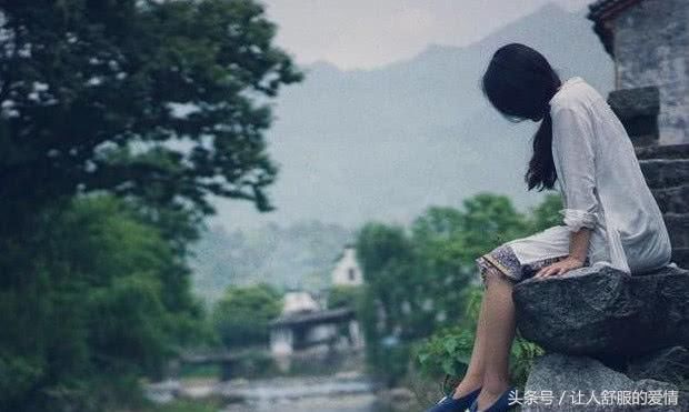 给弟弟介绍女友,弟弟嫌太丑不要哥哥娶进门,却