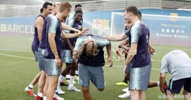 口气不小!比达尔豪言帮巴萨夺欧冠3连,不过梅