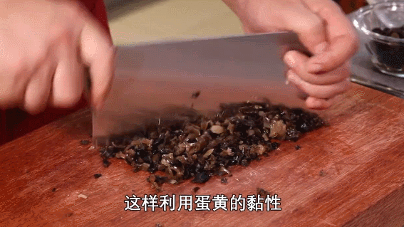 木耳怎么炒才能不爆锅