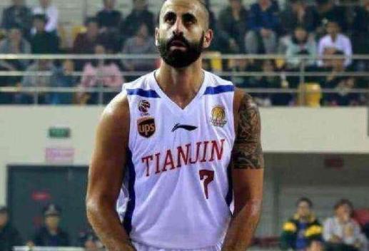 CBA最伟大外援!靠自己工资养活一支国家队赚