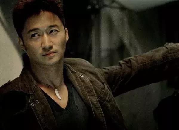 很有男人味的性感男神都有谁?朱亚文行走的荷