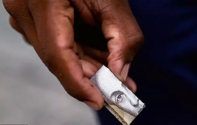 乐视网放量打开跌停板;雷军:小米今年有望进世