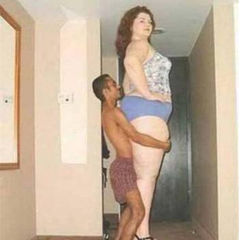 丈夫体重100斤妻子体重300斤,有点辣眼睛!