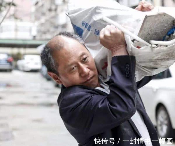 女方要28万彩礼,婚后女方退还28万,父亲报警救