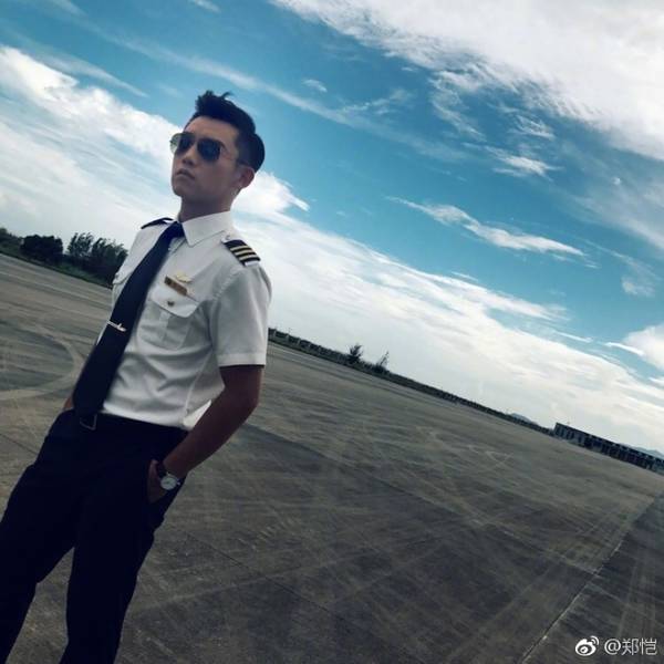 郑恺微博发照片求网友p图换衣服