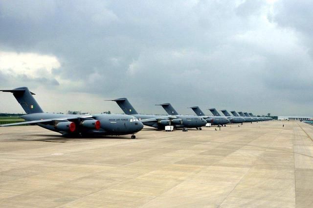 为何运-20需求如此迫切,看看印度军队一大排c-17运输机就明白了