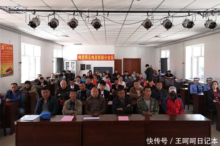 女警宣讲团走进梅里斯镇社区开展交通安全宣讲