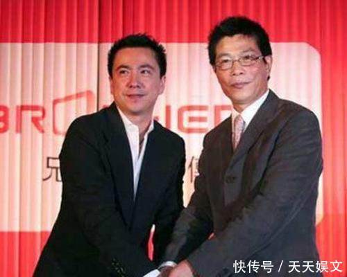 好脚法!安娜将华谊的球踢进相关部门,该是